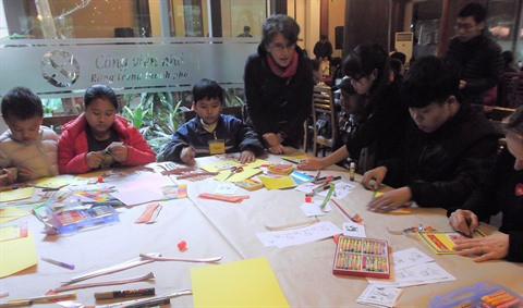 L’association française qui donne un coup de pouce à des enfants démunis à Hanoi ảnh 2