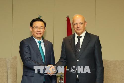 Le vice-PM Vuong Dinh Huê dialogue avec les entreprises portugaises ảnh 1 Le vice-PM Vuong Dinh Huê dialogue avec les entreprises portugaises ảnh 1