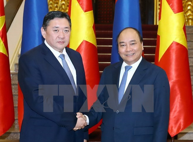 Le PM Nguyen Xuan Phuc reçoit le président du Grand Khoural d'État de la Mongolie ảnh 1 Le PM Nguyen Xuan Phuc reçoit le président du Grand Khoural d'État de la Mongolie ảnh 1