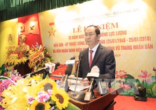 Le président Trân Dai Quang décore la force logistique et technique de la Police populaire ảnh 2 Le président Trân Dai Quang décore la force logistique et technique de la Police populaire ảnh 2