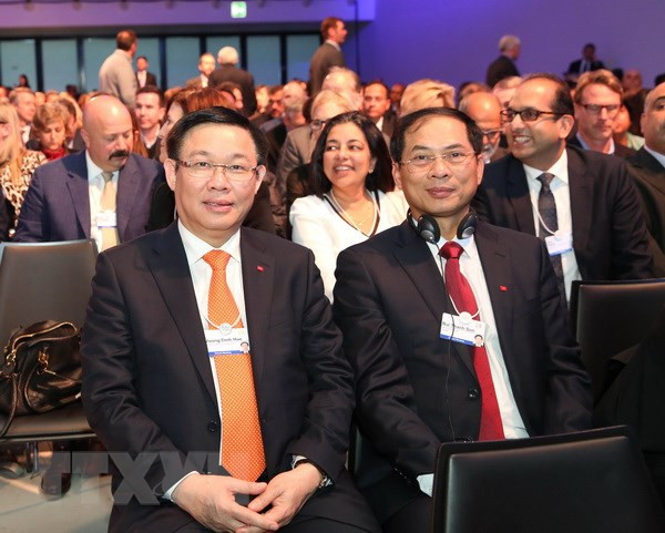 Poursuite des activités du vice-PM Vuong Dinh Hue à Davos ảnh 1 Poursuite des activités du vice-PM Vuong Dinh Hue à Davos ảnh 1