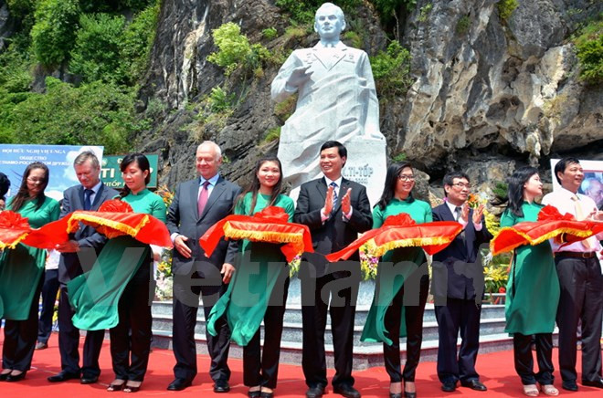 Quang Ninh : inauguration d’un buste de Guerman Titov ảnh 1