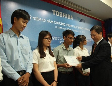 Toshiba attribue des bourses d'études à HCM-Ville ảnh 1 Toshiba attribue des bourses d'études à HCM-Ville ảnh 1