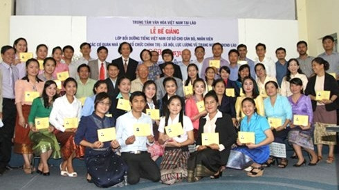 Une classe de langue vietnamienne pour des cadres et fonctionnaires laotiens ảnh 1 Une classe de langue vietnamienne pour des cadres et fonctionnaires laotiens ảnh 1