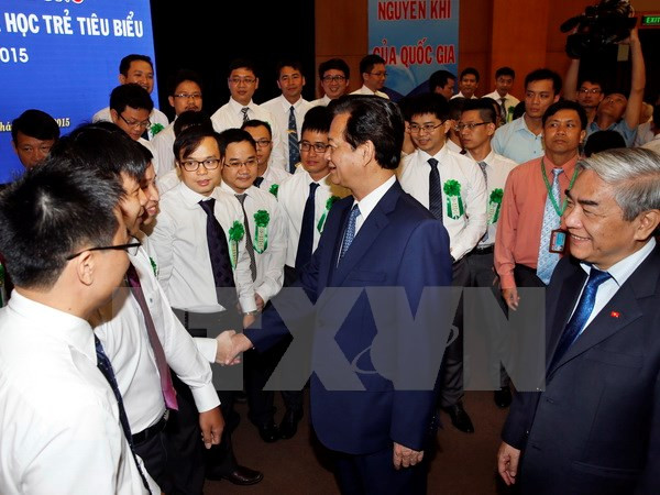 Rencontre entre le Premier ministre et de jeunes scientifiques brillants ảnh 1 Rencontre entre le Premier ministre et de jeunes scientifiques brillants ảnh 1