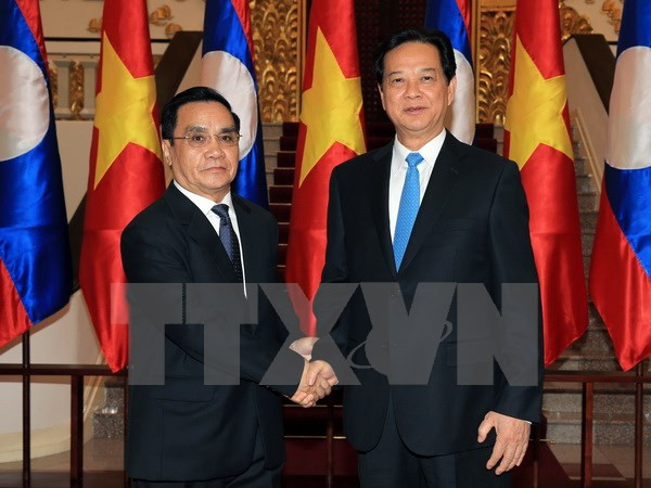Entretien entre les deux PM vietnamien et laotien ảnh 1 Entretien entre les deux PM vietnamien et laotien ảnh 1