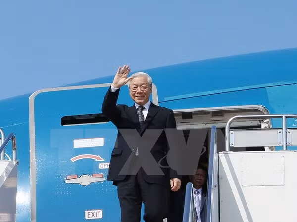 Le leader du PCV rencontre le chef de la diplomatie japonaise ảnh 1