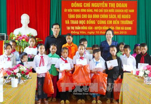 La vice-présidente rend visite aux foyers pauvres de Ha Giang ảnh 1 La vice-présidente rend visite aux foyers pauvres de Ha Giang ảnh 1