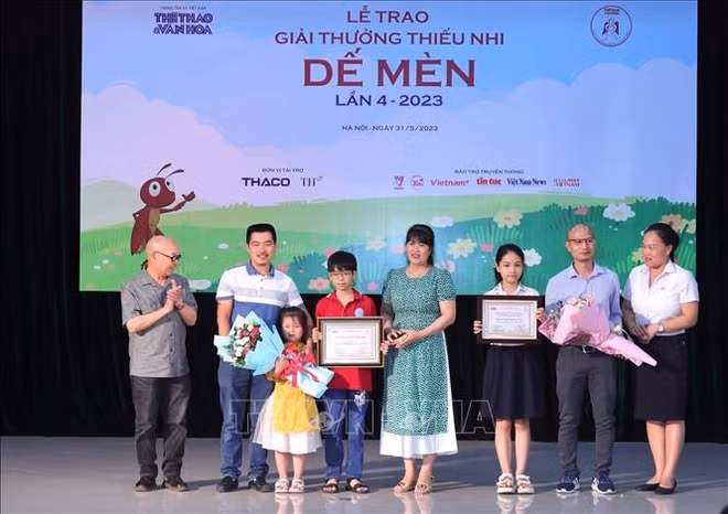 Le Prix Dê mèn 2023 récompense des œuvres d'art pour enfants ảnh 3