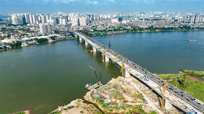 Hanoï : raccordement du pont Vinh Tuy 2 enjambant le fleuve Rouge ảnh 1 Hanoï : raccordement du pont Vinh Tuy 2 enjambant le fleuve Rouge ảnh 1