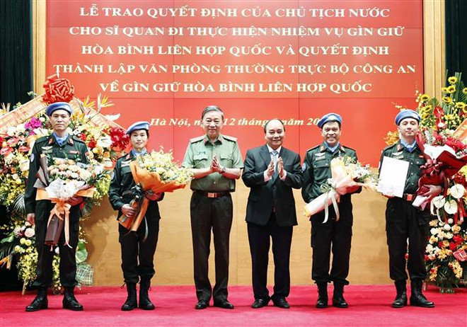 Le président exhorte la Police populaire à redoubler d’efforts pour accomplir sa mission de maintien de paix de l’ONU ảnh 1 Le président exhorte la Police populaire à redoubler d’efforts pour accomplir sa mission de maintien de paix de l’ONU ảnh 1