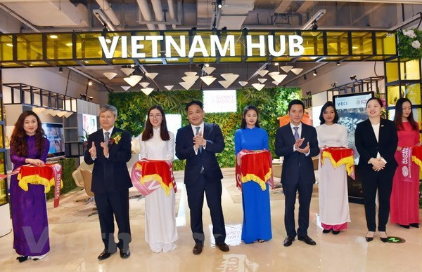Ouverture d’une zone de promotion du commerce du Vietnam à Shanghai ảnh 1