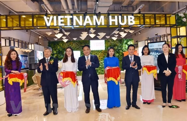Ouverture d’une zone de promotion du commerce du Vietnam à Shanghai ảnh 1