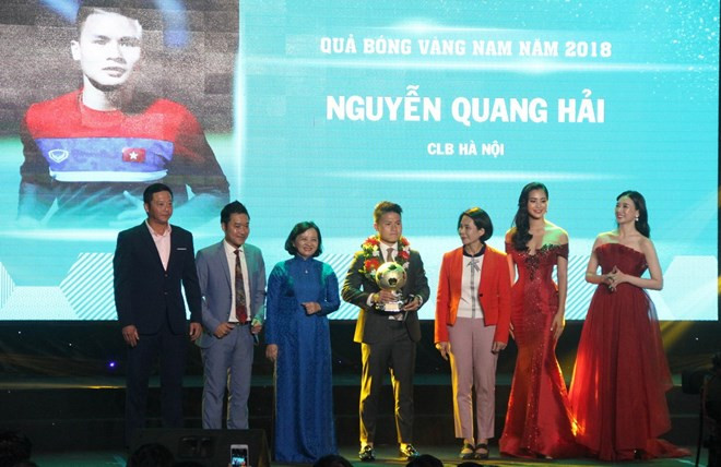 Football : Nguyen Quang Hai remporte le Ballon d’Or du Vietnam 2018 ảnh 1 Football : Nguyen Quang Hai remporte le Ballon d’Or du Vietnam 2018 ảnh 1