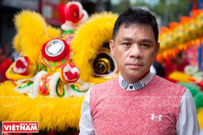 L’homme qui propage la danse de la licorne, du lion et du dragon dans le monde ảnh 1 L’homme qui propage la danse de la licorne, du lion et du dragon dans le monde ảnh 1