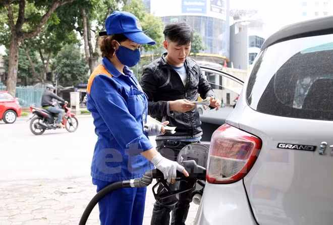 Les prix des carburants sont en baisse ảnh 1
