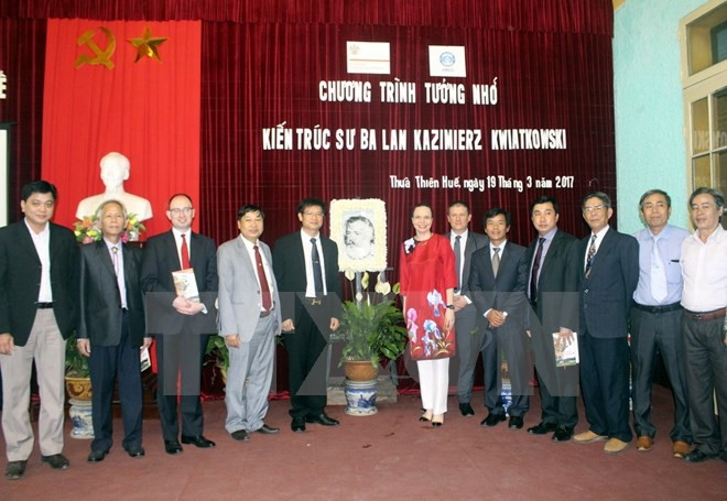 Hommage à l'architecte polonais qui fut chargé de la restauration de la Cité impériale de Huê ảnh 1 Hommage à l'architecte polonais qui fut chargé de la restauration de la Cité impériale de Huê ảnh 1