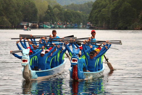 Lancement du tournoi national de barques traditionnelles ảnh 1