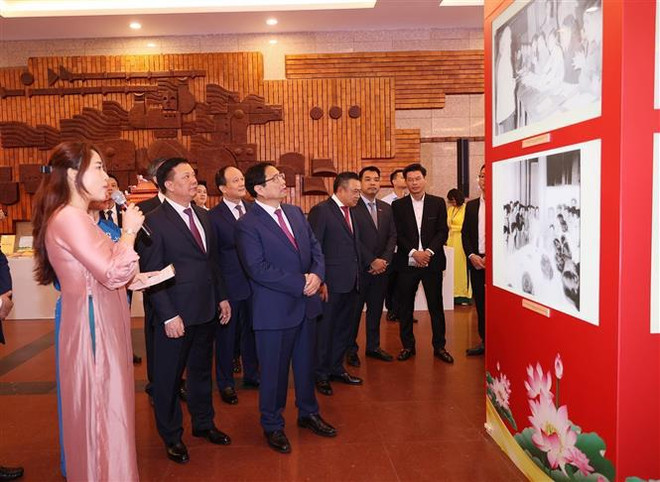 Le PM exhorte à bâtir un peuple hanoien représentatif de la culture vietnamienne ảnh 3 Le PM exhorte à bâtir un peuple hanoien représentatif de la culture vietnamienne ảnh 3