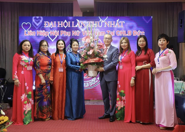 Création de l'Union des associations des femmes vietnamiennes en Allemagne ảnh 1 Création de l'Union des associations des femmes vietnamiennes en Allemagne ảnh 1