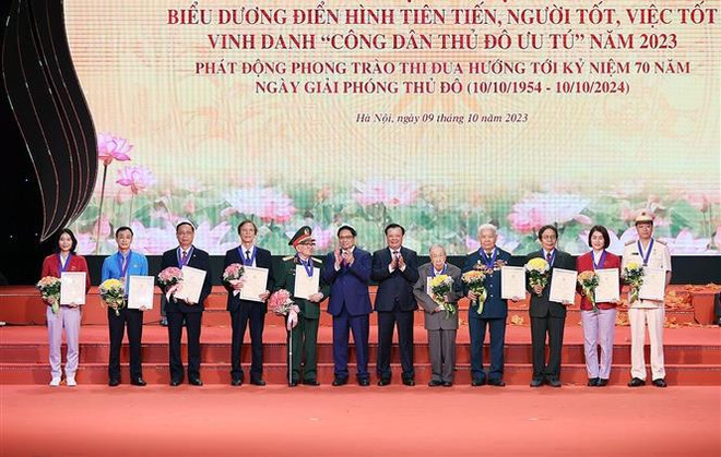 Le PM exhorte à bâtir un peuple hanoien représentatif de la culture vietnamienne ảnh 2 Le PM exhorte à bâtir un peuple hanoien représentatif de la culture vietnamienne ảnh 2