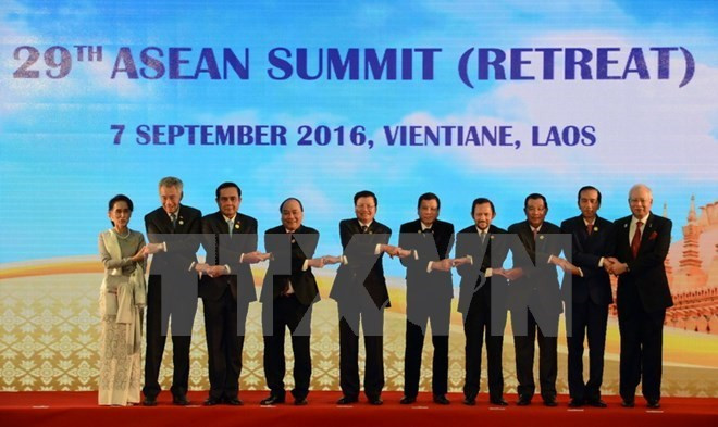 Le Vietnam contribue activement aux sommets de l'ASEAN ảnh 1