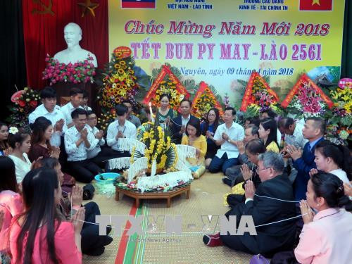 Rencontre d’amitié à l’occasion de la fête Bunpimay du Laos à Thai Nguyên ảnh 1 Rencontre d’amitié à l’occasion de la fête Bunpimay du Laos à Thai Nguyên ảnh 1