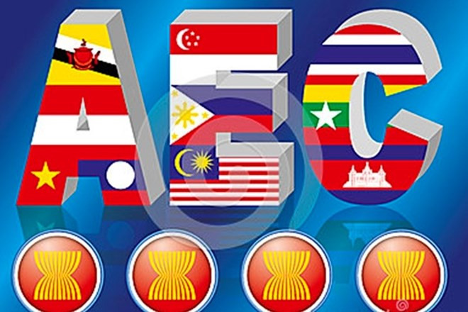 Des diplomates parlent des potentiels et avantages de la Communauté de l'ASEAN ảnh 1