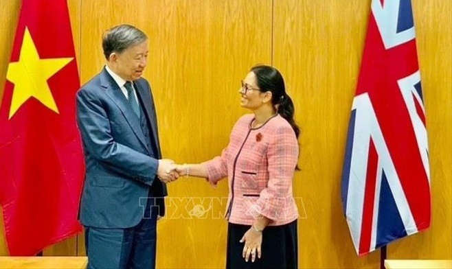 Le ministre vietnamien de la Sécurité publique rencontre la ministre britannique de l'Intérieur ảnh 1 Le ministre vietnamien de la Sécurité publique rencontre la ministre britannique de l'Intérieur ảnh 1