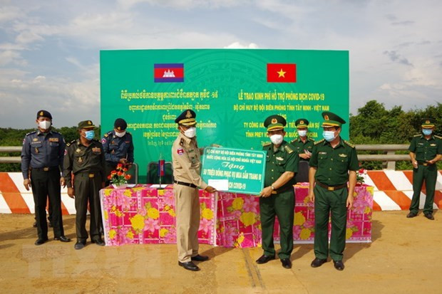 Tay Ninh soutient les forces frontalières cambodgiennes dans le contexte de COVID-19 ảnh 1 Tay Ninh soutient les forces frontalières cambodgiennes dans le contexte de COVID-19 ảnh 1