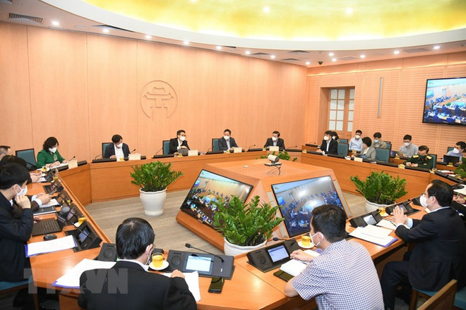 Le vice-PM Vu Duc Dam travaille avec Hanoï sur la lutte anti-COVID-19 ảnh 1 Le vice-PM Vu Duc Dam travaille avec Hanoï sur la lutte anti-COVID-19 ảnh 1