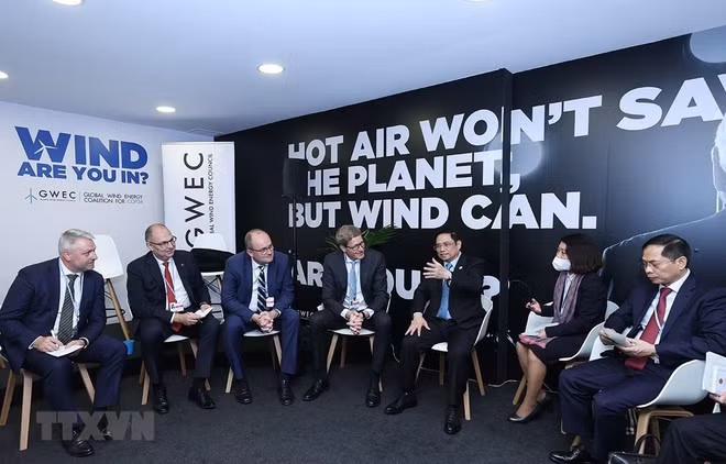 Le PM rencontre des dirigeants de grandes entreprises ảnh 1 Le PM rencontre des dirigeants de grandes entreprises ảnh 1