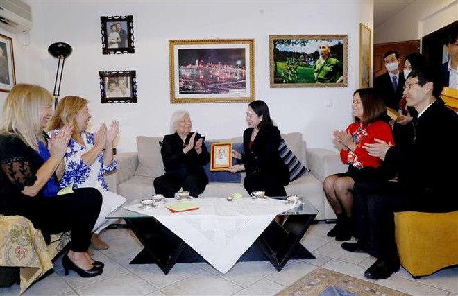 La vice-présidente Vo Thi Anh Xuan effectue une visite officielle en Grèce ảnh 3 La vice-présidente Vo Thi Anh Xuan effectue une visite officielle en Grèce ảnh 3