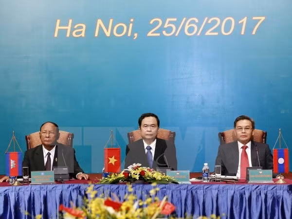 3e conférence des présidents des Fronts Vietnam-Laos-Cambodge ảnh 1