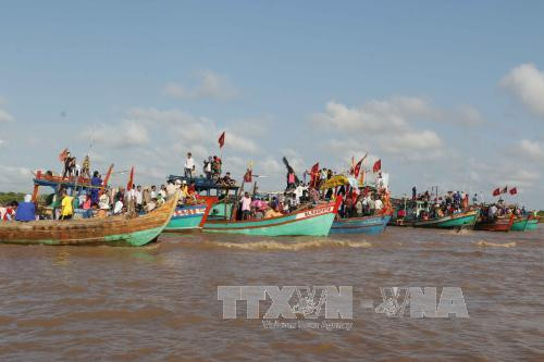 La fête d'accueil de Monseigneur la Baleine à Bac Lieu ảnh 1