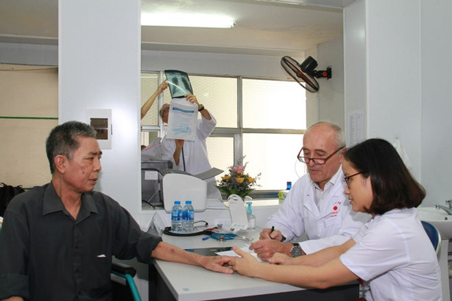 Consultations médicales gratuites: des médecins français à Hai Phong ảnh 1