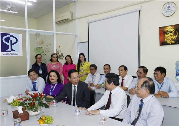 Le chef de l'Etat souligne l'importance de persévérer dans l'innovation dans les sciences sociales et humaines ảnh 3