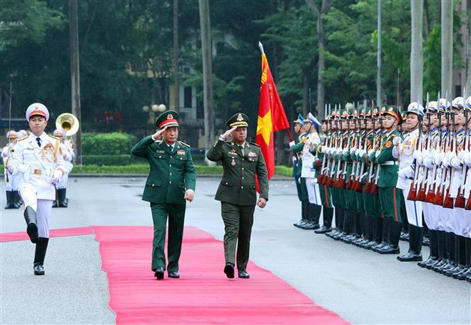 Le vice-Premier ministre, ministre cambodgien de la Défense en visite officielle au Vietnam ảnh 1