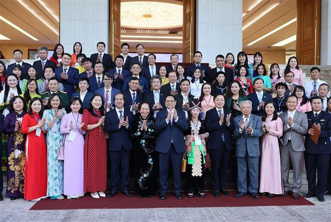 Le Premier ministre rencontre des enseignants exemplaires ảnh 1 Le Premier ministre rencontre des enseignants exemplaires ảnh 1