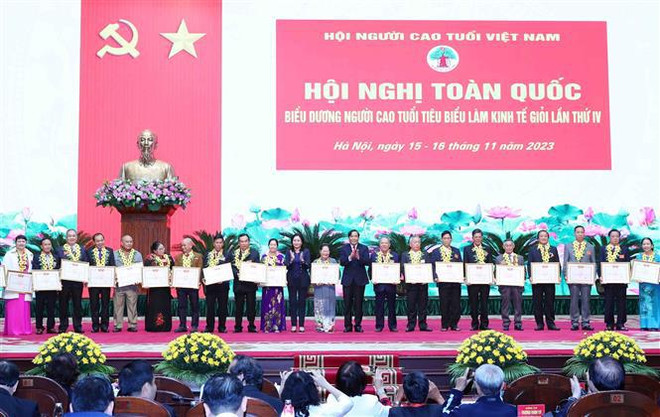 Le PM Pham Minh Chinh exhorte à promouvoir le rôle des entrepreneurs seniors ảnh 2 Le PM Pham Minh Chinh exhorte à promouvoir le rôle des entrepreneurs seniors ảnh 2