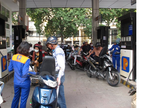 La première hausse des carburants de l'année 2016 ảnh 1