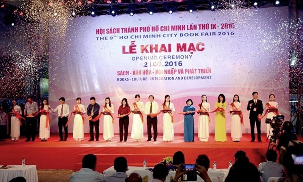 Environ 300.000 titres pour la Fête du livre d'Hô Chi Minh-Ville 2016 ảnh 1