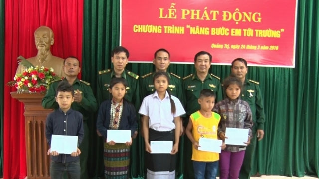 Programme philanthropique en faveur des enfants des zones frontalières Vietnam - Laos ảnh 1 Programme philanthropique en faveur des enfants des zones frontalières Vietnam - Laos ảnh 1