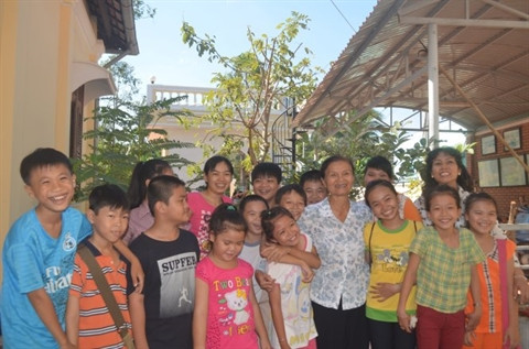 Des cours d’anglais gratuits au «Royaume des cocotiers» ảnh 2 Des cours d’anglais gratuits au «Royaume des cocotiers» ảnh 2