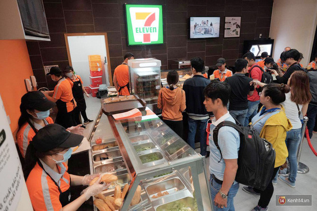 Les ventes au détail ont atteint près de 130 milliards de dollars en 2017 ảnh 1