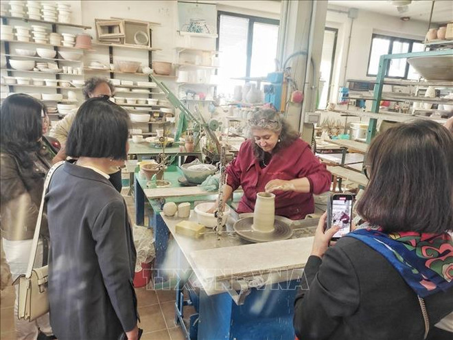 L'artisanat vietnamien présenté en Italie ảnh 2