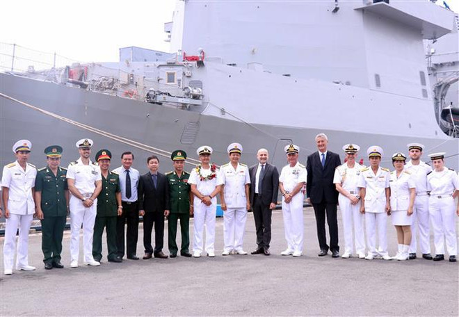 Un patrouilleur de la Marine italienne en visite à Ho Chi Minh-Ville ảnh 2 Un patrouilleur de la Marine italienne en visite à Ho Chi Minh-Ville ảnh 2