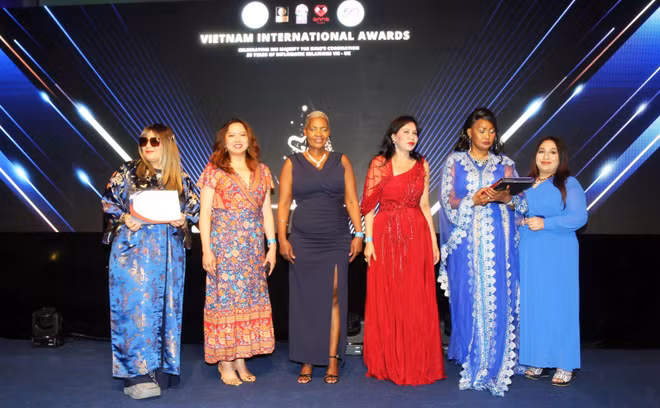 Attribution de prix honorant les Vietnamiens au Royaume-Uni ảnh 1