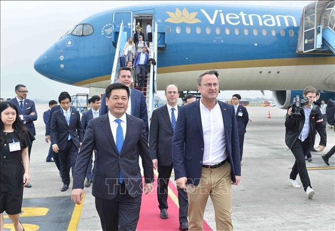 Le PM du Grand-Duché du Luxembourg entame une visite officielle au Vietnam ảnh 1 Le PM du Grand-Duché du Luxembourg entame une visite officielle au Vietnam ảnh 1
