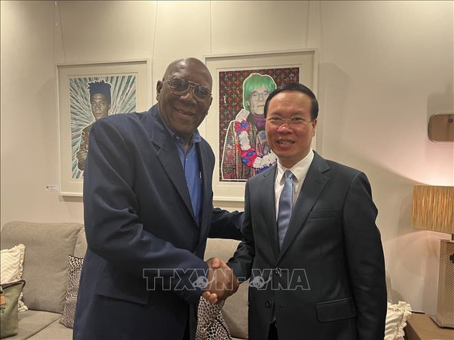 Le président Vo Van Thuong rencontre des dirigeants britanniques et le vice-président cubain ảnh 2 Le président Vo Van Thuong rencontre des dirigeants britanniques et le vice-président cubain ảnh 2